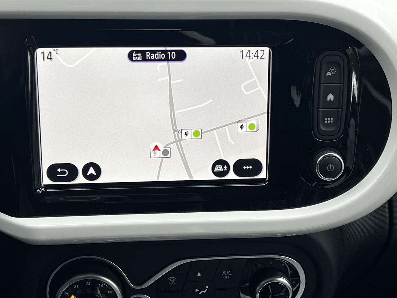 Renault TWINGO Z.E. R80 Intens Automaat / Dealer onderhouden / Accu SoH 95,46 % / Navigatie / Apple Carplay/Android auto / Drie fase laden / Stoelverwarming /