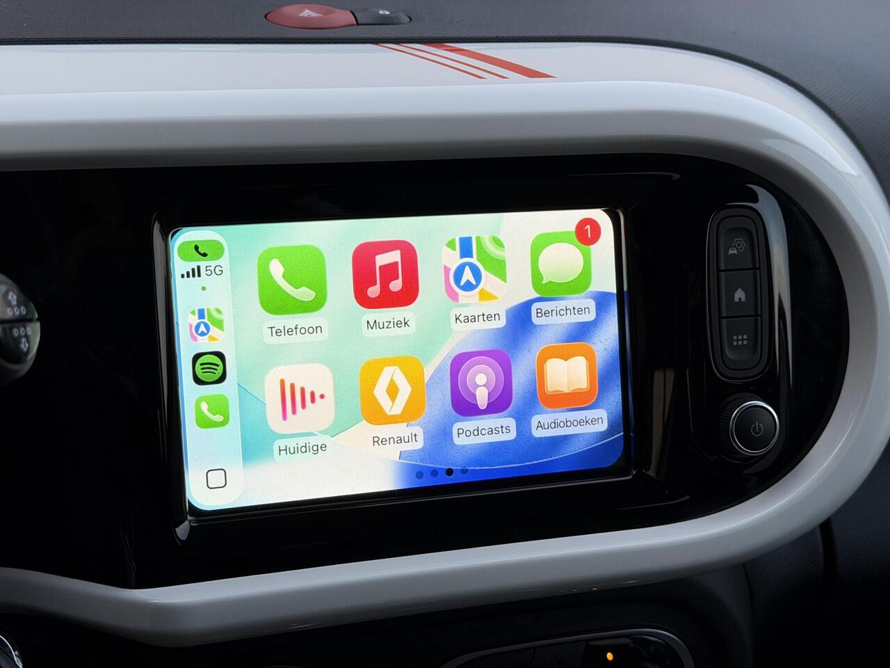 Renault TWINGO Z.E. R80 Série Limitée Vibes / Dealer Onderhouden / SOH 93% / Apple Carplay & Android Auto / Stoelverwarming / All Season Banden / Achteruitrijcamera / 16'' Lichtmetalen Velgen /