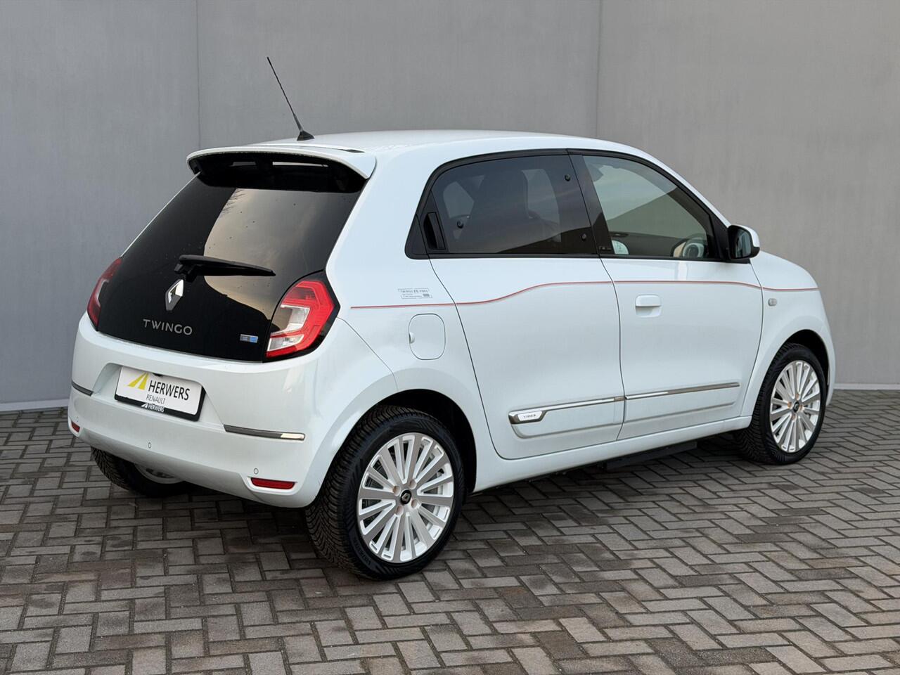 Renault TWINGO Z.E. R80 Série Limitée Vibes / Dealer Onderhouden / SOH 93% / Apple Carplay & Android Auto / Stoelverwarming / All Season Banden / Achteruitrijcamera / 16'' Lichtmetalen Velgen /