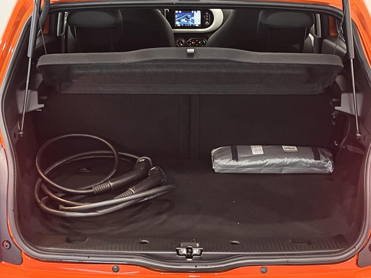 Renault TWINGO Z.E. R80 Intens | Navigatie | Climate Control | Cruise Control | Lichtmetalen velgen 15" | Lane Departure Warning