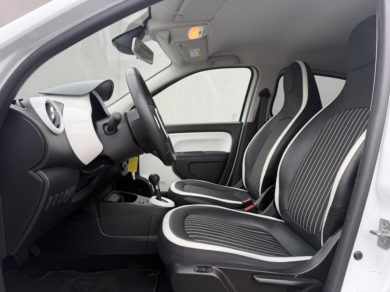 Renault TWINGO Z.E. R80 Intens / SOH 96% / Navigatie / Camera / All Season Banden / Cruise Control / Climate Control / Apple Carplay & Android Auto / Stoelverwarming / DAB / LED /