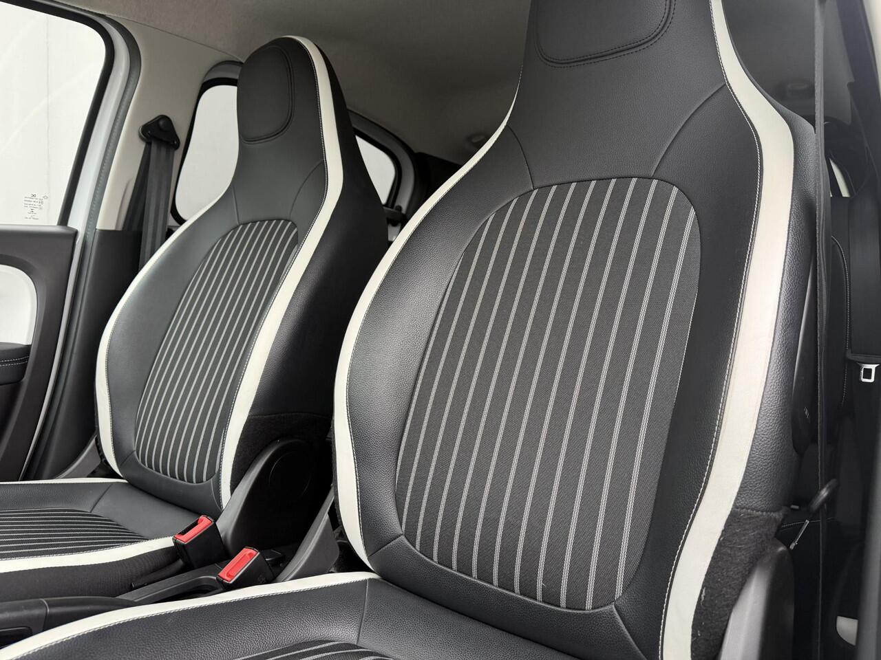 Renault TWINGO Z.E. R80 Intens / SOH 96% / Navigatie / Camera / All Season Banden / Cruise Control / Climate Control / Apple Carplay & Android Auto / Stoelverwarming / DAB / LED /