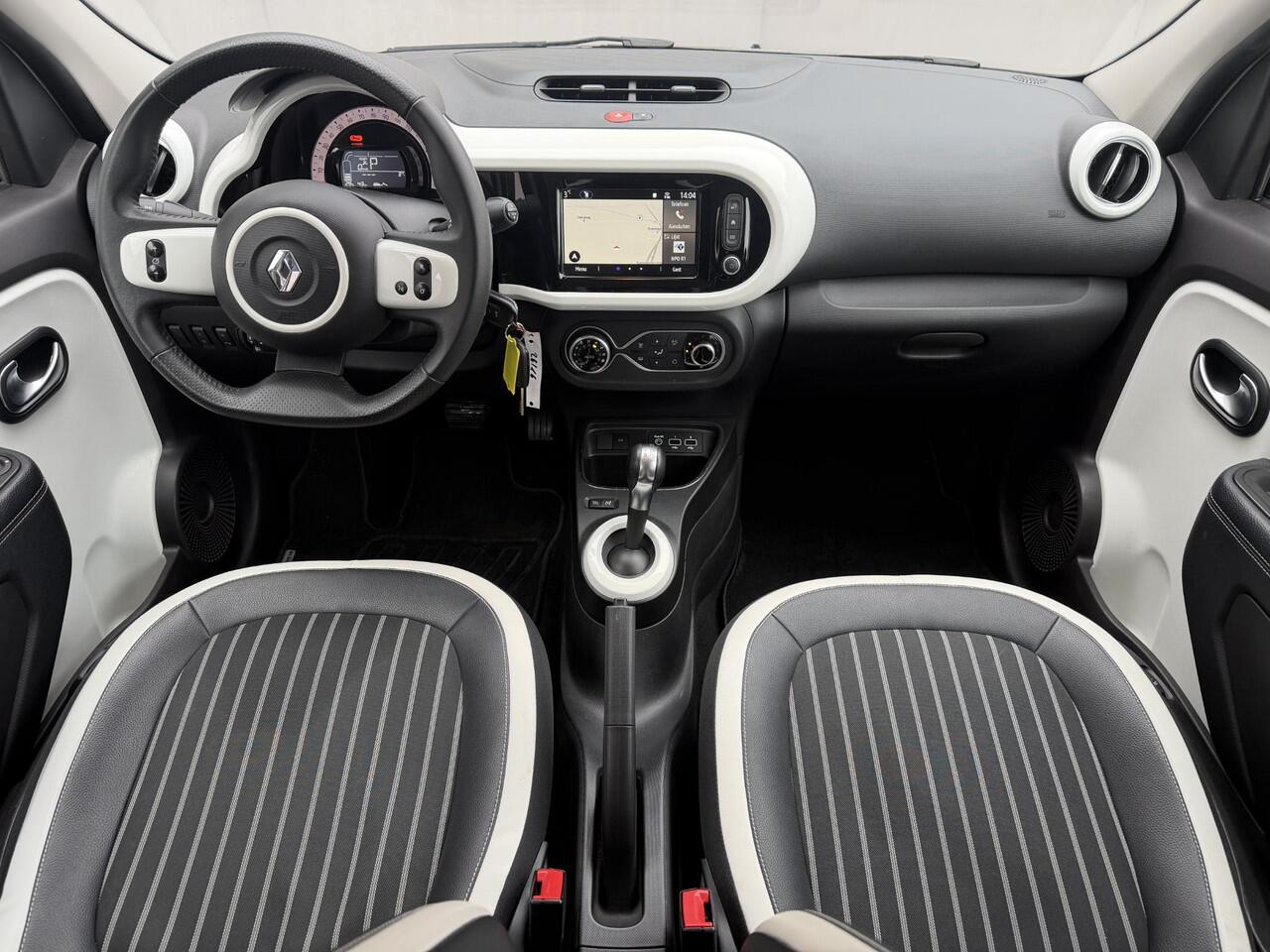 Renault TWINGO Z.E. R80 Intens / SOH 96% / Navigatie / Camera / All Season Banden / Cruise Control / Climate Control / Apple Carplay & Android Auto / Stoelverwarming / DAB / LED /