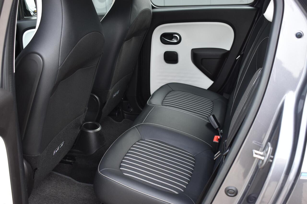 Renault TWINGO Z.E. R80 Intens APPLE CARPLAY EN ANDROID AUTO | 1E EIGENAAR | CLIMATE EN CRUISE CONTROL | LM VELGEN | REGEN EN LICHTSESNOR |