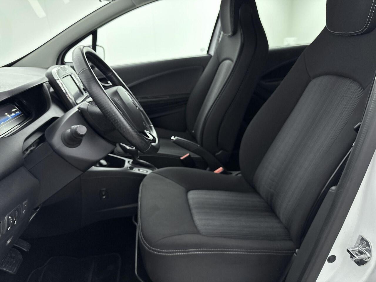 Renault ZOE R90 Intens 41 kWh 93PK (ex. Accu) | Navigatie | Climate Control | Huuraccu vanaf ¤64,- p.m.