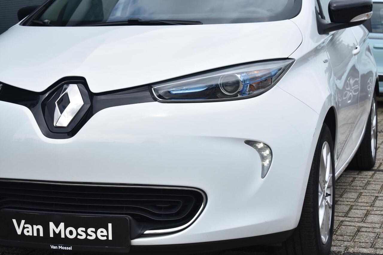 Renault ZOE R110 Limited 41 kWh 109pk | Huuraccu vanaf ¤ 64,- pm | Navigatie | Trekhaak | Parkeersensoren achter | Prijs is excl maandelijkse kosten huuraccu vanaf ¤64,- p.m.