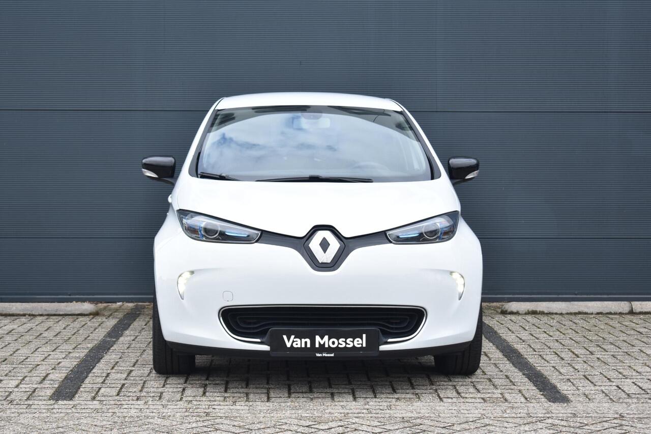 Renault ZOE R110 Limited 41 kWh 109pk | Huuraccu vanaf ¤ 64,- pm | Navigatie | Trekhaak | Parkeersensoren achter | Prijs is excl maandelijkse kosten huuraccu vanaf ¤64,- p.m.