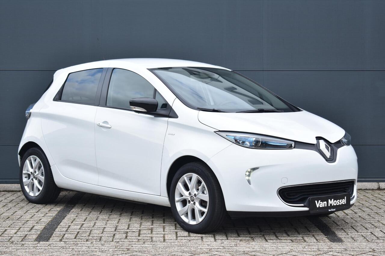 Renault ZOE R110 Limited 41 kWh 109pk | Huuraccu vanaf ¤ 64,- pm | Navigatie | Trekhaak | Parkeersensoren achter | Prijs is excl maandelijkse kosten huuraccu vanaf ¤64,- p.m.