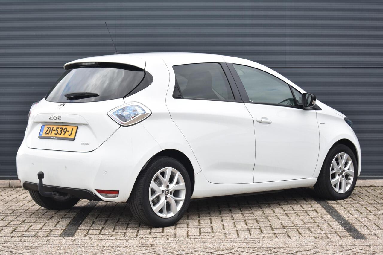 Renault ZOE R110 Limited 41 kWh 109pk | Huuraccu vanaf ¤ 64,- pm | Navigatie | Trekhaak | Parkeersensoren achter | Prijs is excl maandelijkse kosten huuraccu vanaf ¤64,- p.m.