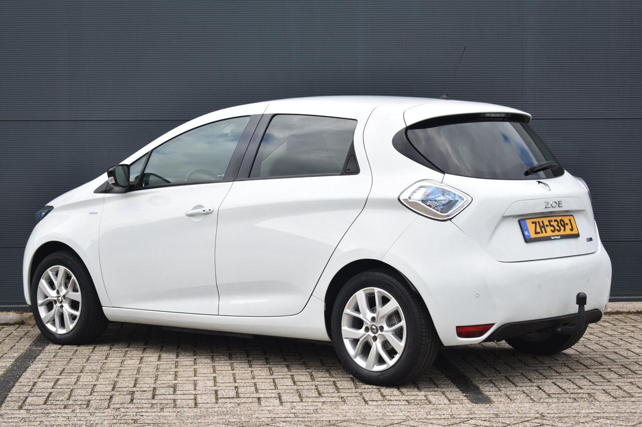 Renault ZOE R110 Limited 41 kWh 109pk | Huuraccu vanaf ¤ 64,- pm | Navigatie | Trekhaak | Parkeersensoren achter | Prijs is excl maandelijkse kosten huuraccu vanaf ¤64,- p.m.