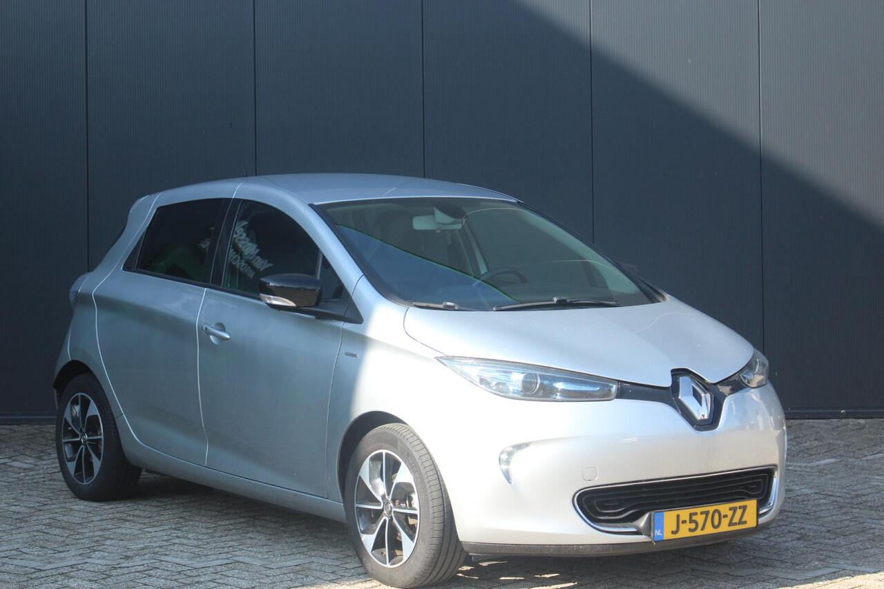 Renault ZOE R110 Iconic 41 kWh (ex Accu) Huuraccu vanaf ¤ 64,- pm| Navigatie | Climate Control | Lederenbekleding & Stoelverwarming | Bose Geluidsysteem | Parkeersensoren & Camera | Privacy Glass | Keyless Entry |