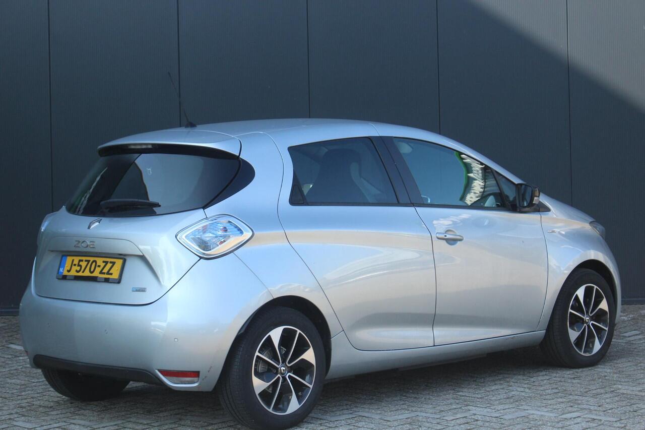 Renault ZOE R110 Iconic 41 kWh (ex Accu) Huuraccu vanaf ¤ 64,- pm| Navigatie | Climate Control | Lederenbekleding & Stoelverwarming | Bose Geluidsysteem | Parkeersensoren & Camera | Privacy Glass | Keyless Entry |