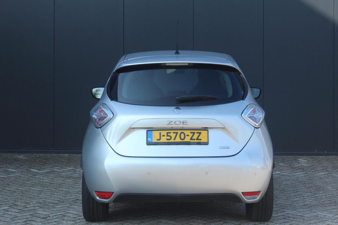 Renault ZOE R110 Iconic 41 kWh (ex Accu) Huuraccu vanaf ¤ 64,- pm| Navigatie | Climate Control | Lederenbekleding & Stoelverwarming | Bose Geluidsysteem | Parkeersensoren & Camera | Privacy Glass | Keyless Entry |