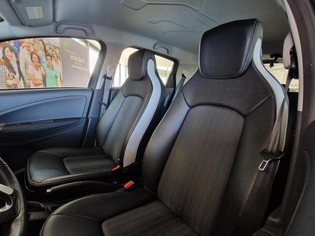 Renault ZOE R110 Iconic 41 kWh (ex Accu) NAVIGATIE | ACHTERUITRIJCAMERA | PARKEERSENSOREN ACHTER | CLIMATE CONTROL