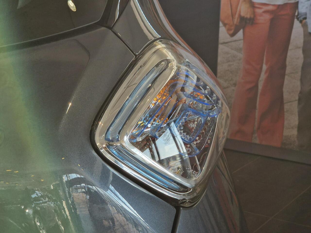 Renault ZOE R110 Iconic 41 kWh (ex Accu) NAVIGATIE | ACHTERUITRIJCAMERA | PARKEERSENSOREN ACHTER | CLIMATE CONTROL