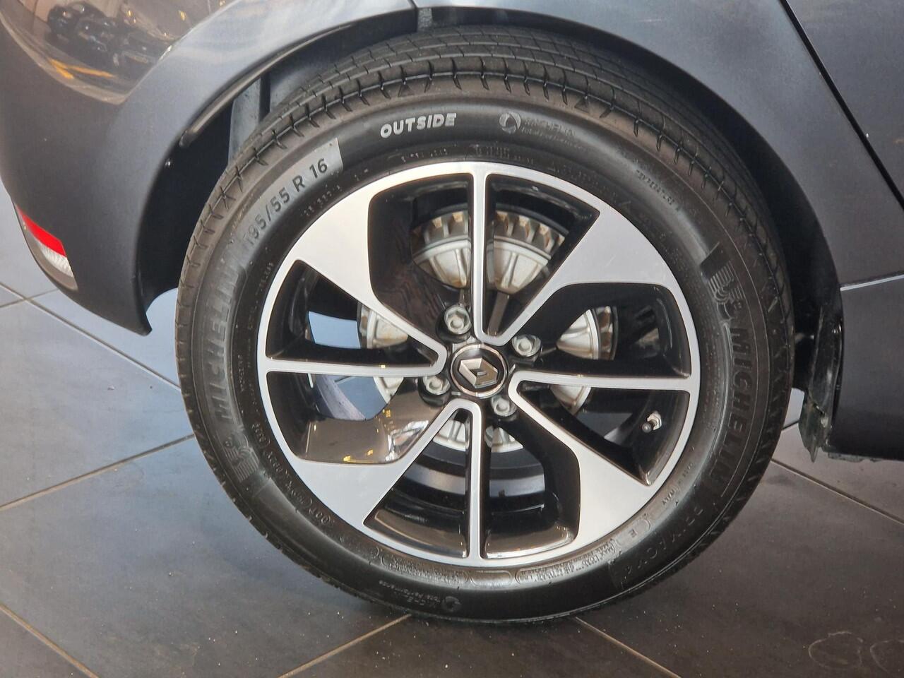 Renault ZOE R110 Iconic 41 kWh (ex Accu) NAVIGATIE | ACHTERUITRIJCAMERA | PARKEERSENSOREN ACHTER | CLIMATE CONTROL