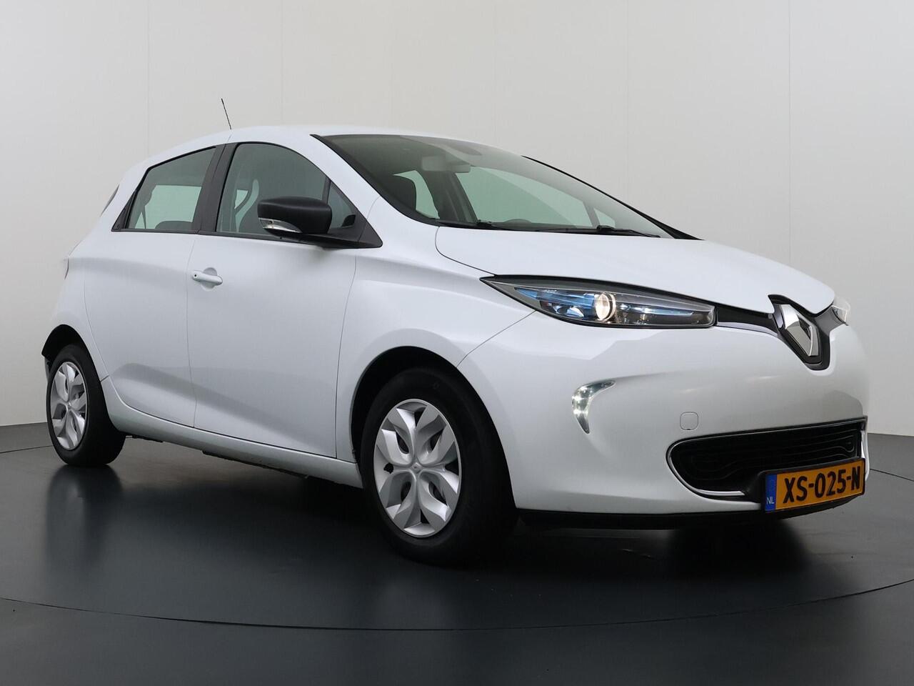 Renault ZOE R90 Life 41 kWh KOOPACCU | SOH 88% | 3-FASE LADER | RENAULT DEALER ONDERHOUDEN | NAVIGATIE | PARKEERSENSOREN | ORIGINEEL NL AUTO (NAP) | CLIMATE CONTROL | RIJKLAAR GELEVERD MET 12 MND BOVAG GARANTIE |