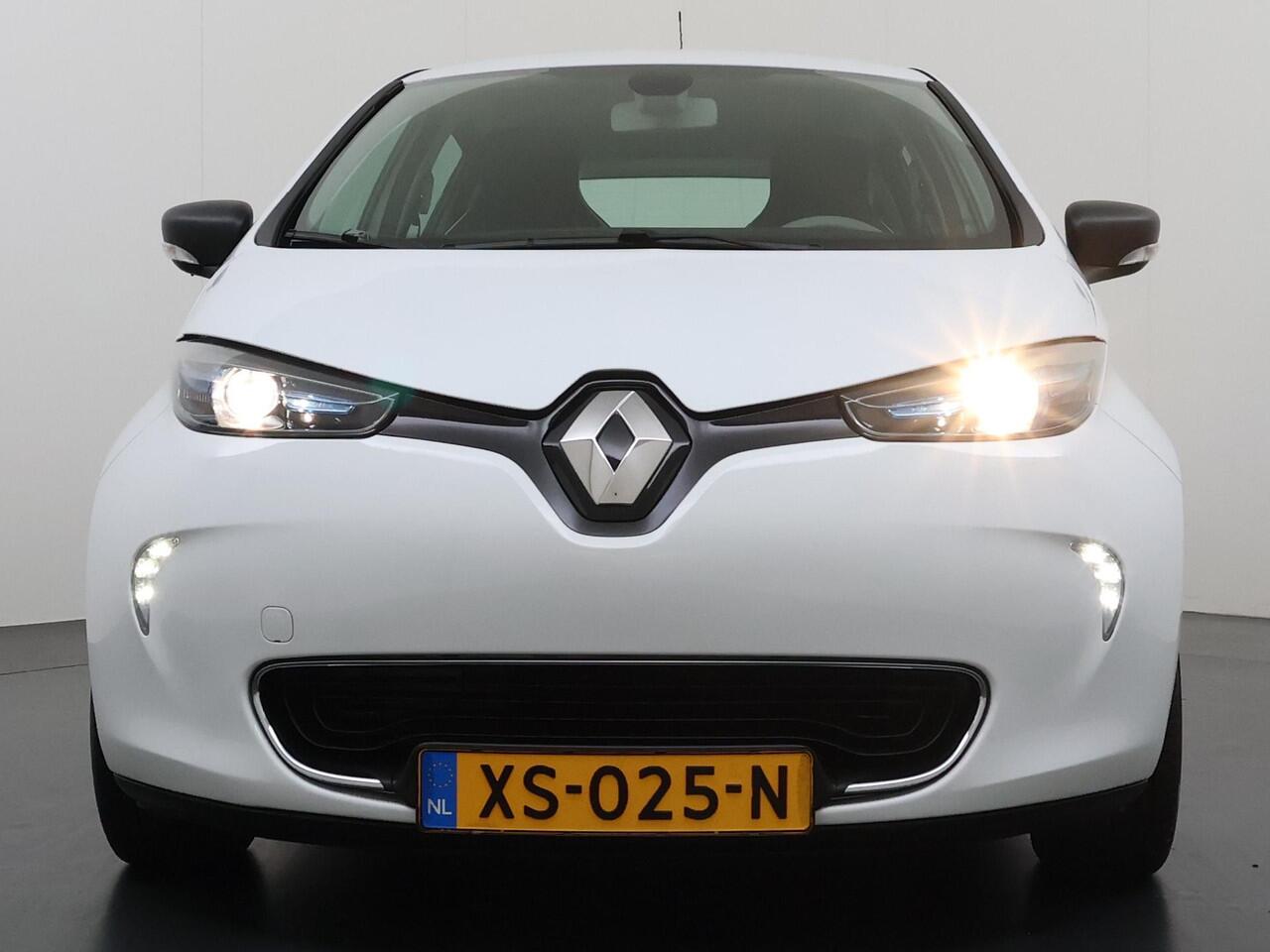 Renault ZOE R90 Life 41 kWh KOOPACCU | SOH 88% | 3-FASE LADER | RENAULT DEALER ONDERHOUDEN | NAVIGATIE | PARKEERSENSOREN | ORIGINEEL NL AUTO (NAP) | CLIMATE CONTROL | RIJKLAAR GELEVERD MET 12 MND BOVAG GARANTIE |