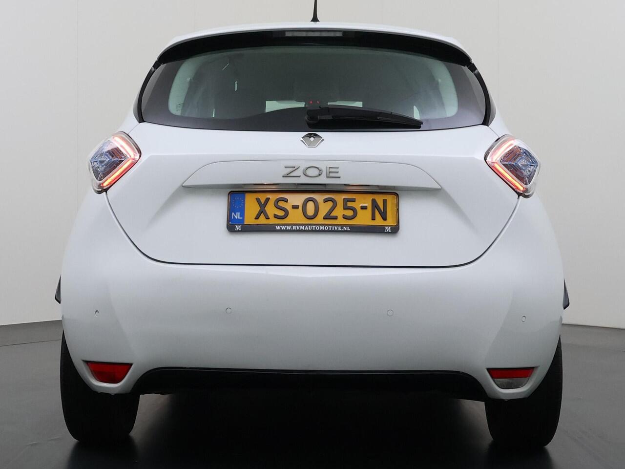 Renault ZOE R90 Life 41 kWh KOOPACCU | SOH 88% | 3-FASE LADER | RENAULT DEALER ONDERHOUDEN | NAVIGATIE | PARKEERSENSOREN | ORIGINEEL NL AUTO (NAP) | CLIMATE CONTROL | RIJKLAAR GELEVERD MET 12 MND BOVAG GARANTIE |