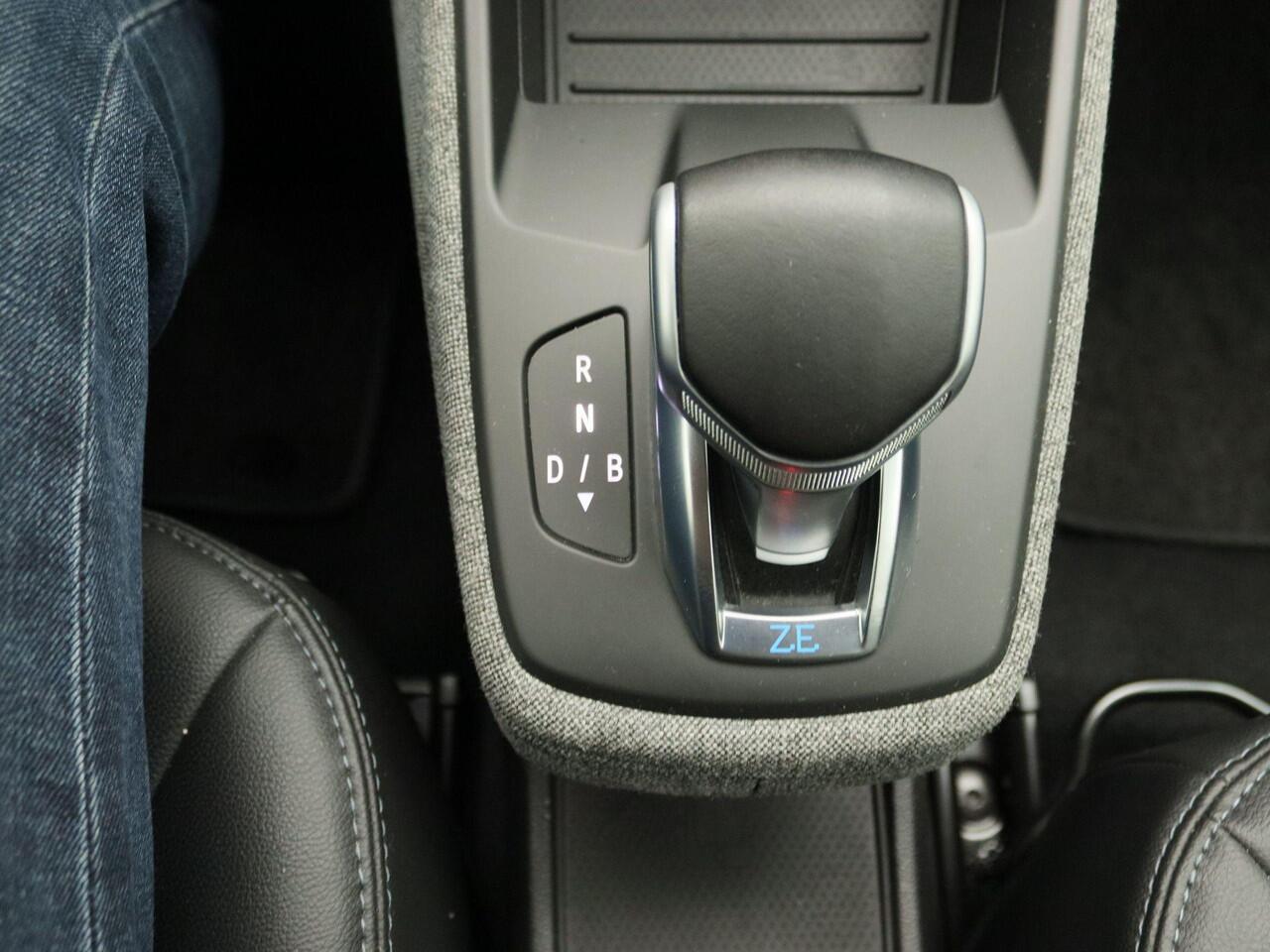 Renault ZOE R135 Intens 52 kWh (ex Accu) Huuraccu vanaf ¤ 79,- pm | Automaat | Climate Control | Easy Link Navi met Apple CarPlay & Android Auto | Pack Winter