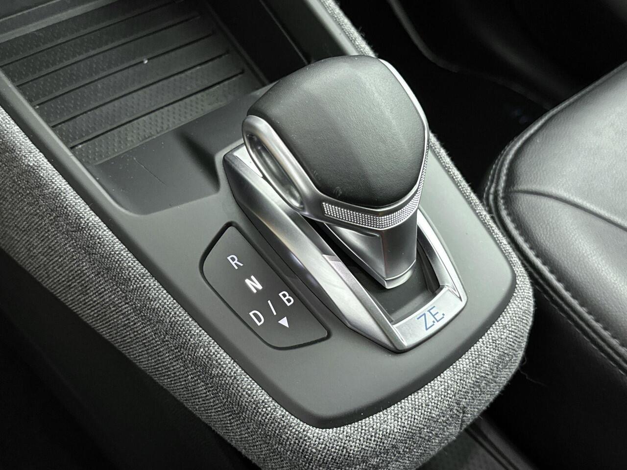 Renault ZOE R135 Intens 52 kWh 135Pk (ex Accu) Huuraccu vanaf ¤79,- p.m.| Navigatie | Apple & Android Carplay | Parkeersensoren rondom & Camera | Climate Control | Cruise Control | Lichtmetalen Velgen | Keyless Entry & Start |