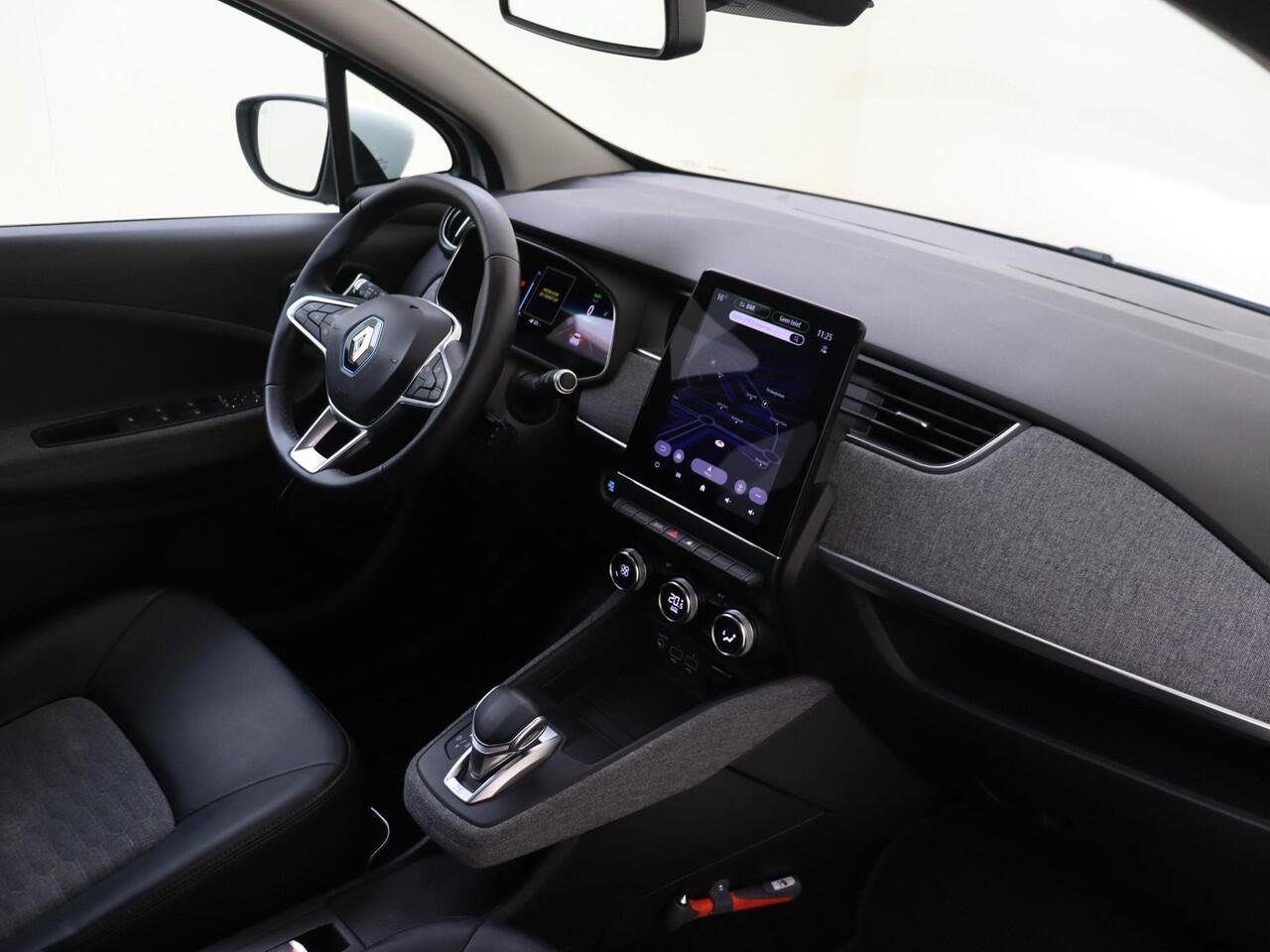 Renault ZOE R135 Intens 52 kWh INCL KOOPACCU |AUTOMAAT | 395 km WLTP | Cruise & Climate Control |Navigatie |Achteruitrijcamera |PDC voor & achter |Privacy Glass |LM velgen|