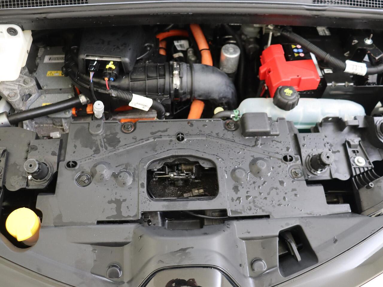 Renault ZOE R135 Intens 52 kWh INCL KOOPACCU |AUTOMAAT | 395 km WLTP | Cruise & Climate Control |Navigatie |Achteruitrijcamera |PDC voor & achter |Privacy Glass |LM velgen|