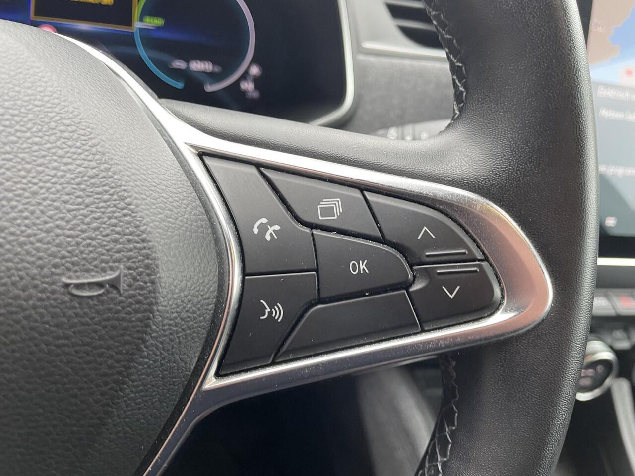 Renault ZOE R135 Intens Business 52 kWh / ACHTERUITRIJCAMERA / PARKEERSENSOREN / DODEHOEKSENSOREN / CRUISE CONTROL / APPLE & ANDROID CARPLAY