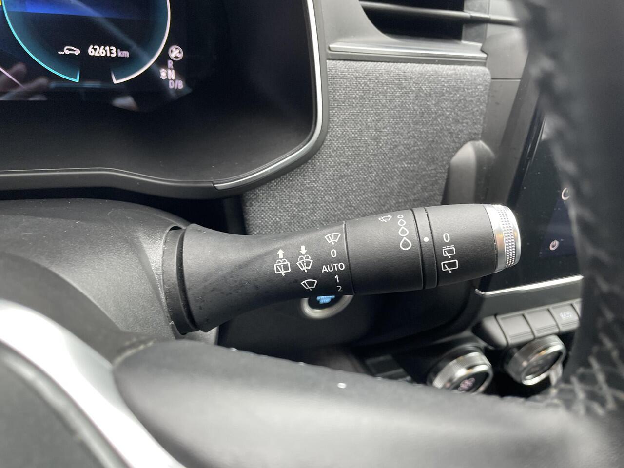 Renault ZOE R135 Intens Business 52 kWh / ACHTERUITRIJCAMERA / PARKEERSENSOREN / DODEHOEKSENSOREN / CRUISE CONTROL / APPLE & ANDROID CARPLAY