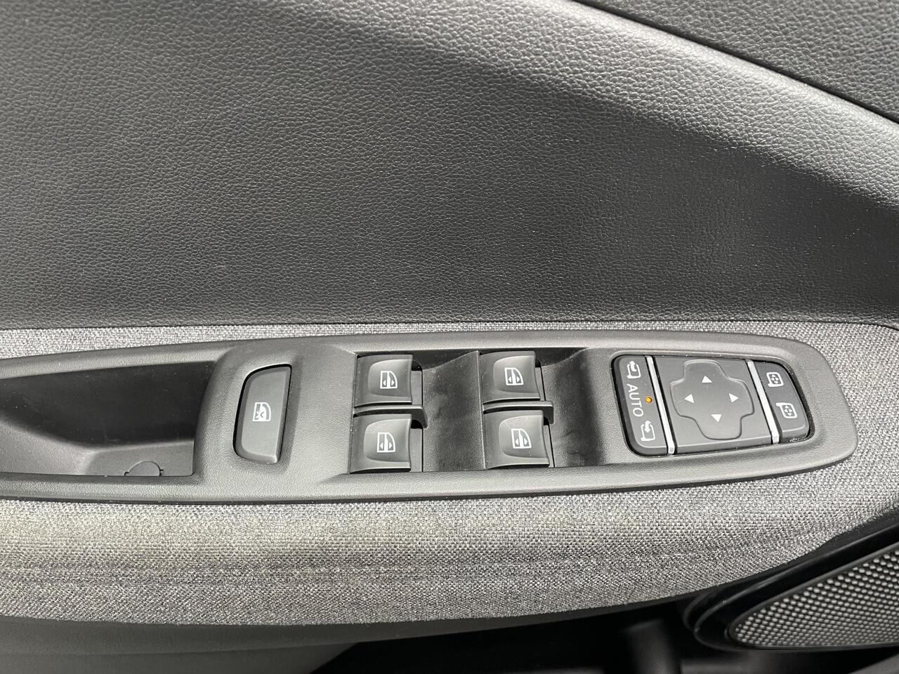 Renault ZOE R135 Intens Business 52 kWh / ACHTERUITRIJCAMERA / PARKEERSENSOREN / DODEHOEKSENSOREN / CRUISE CONTROL / APPLE & ANDROID CARPLAY