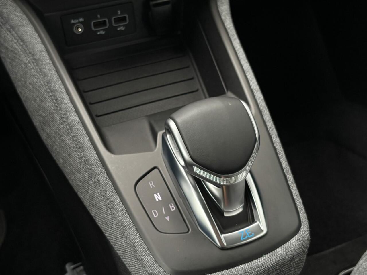 Renault ZOE R135 Zen 52 Kwh Huur Accu CCS lader SOH 93 % Dealer Onderhouden