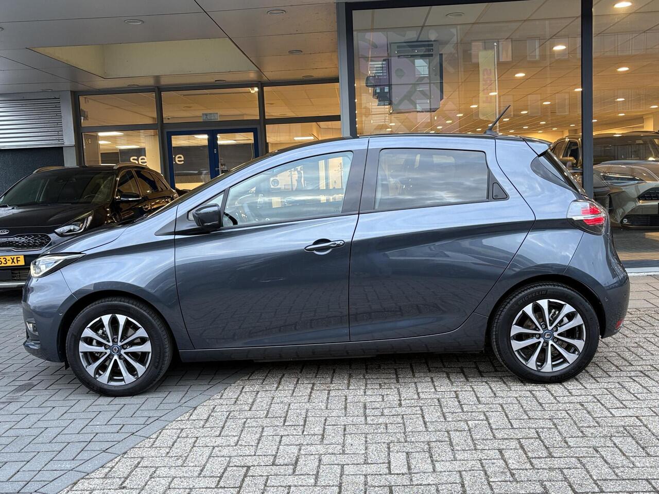 Renault ZOE R135 Intens 52 kWh | Accuhuur | DC Lader | Easy Link 9'' | Dodehoeksensoren | Climate Control | Cruise Control | Achteruitrijcamera | Navi |