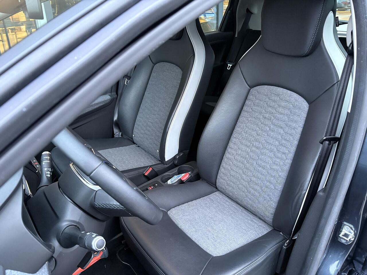 Renault ZOE R135 Intens 52 kWh | Accuhuur | DC Lader | Easy Link 9'' | Dodehoeksensoren | Climate Control | Cruise Control | Achteruitrijcamera | Navi |