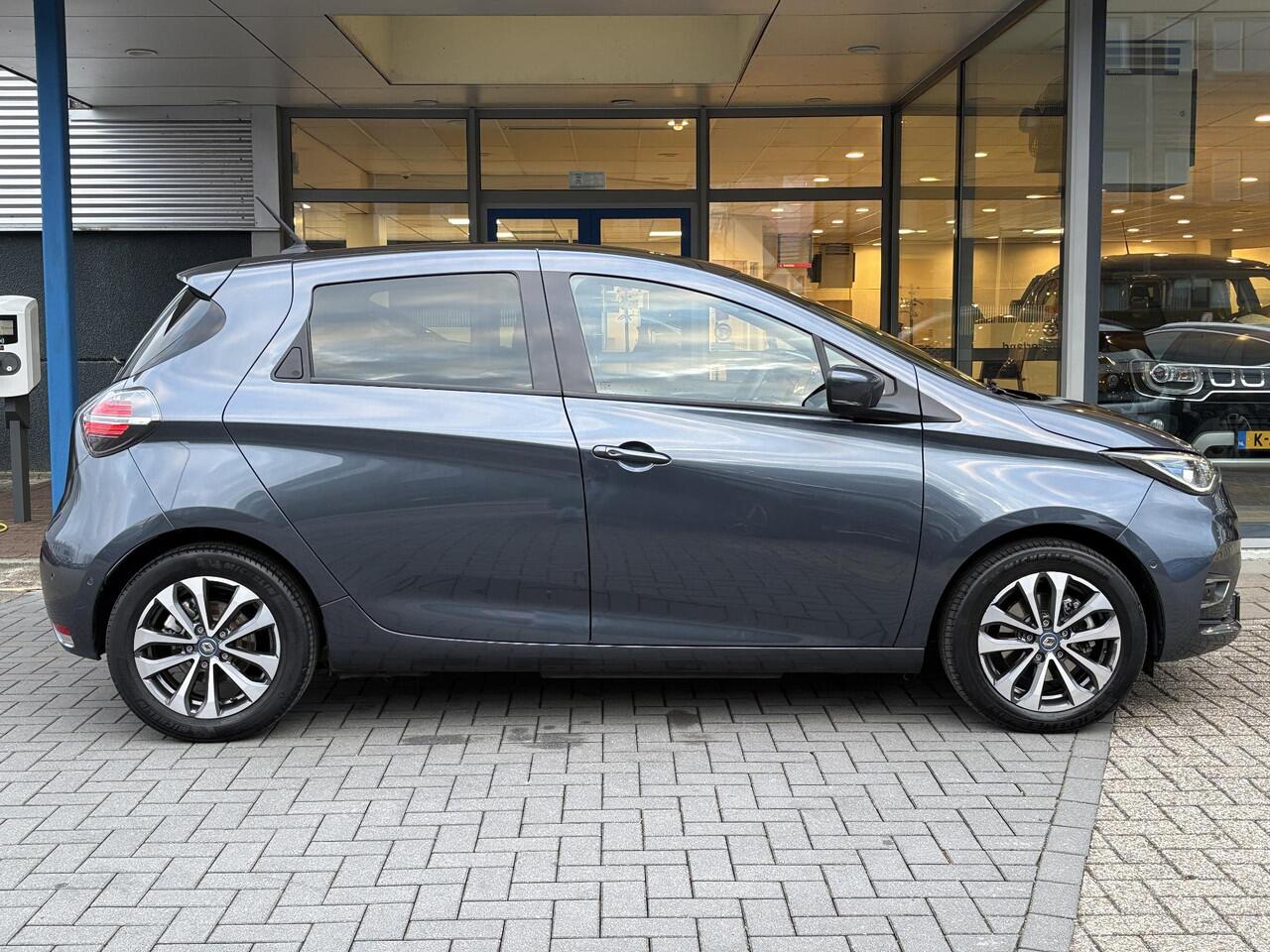 Renault ZOE R135 Intens 52 kWh | Accuhuur | DC Lader | Easy Link 9'' | Dodehoeksensoren | Climate Control | Cruise Control | Achteruitrijcamera | Navi |