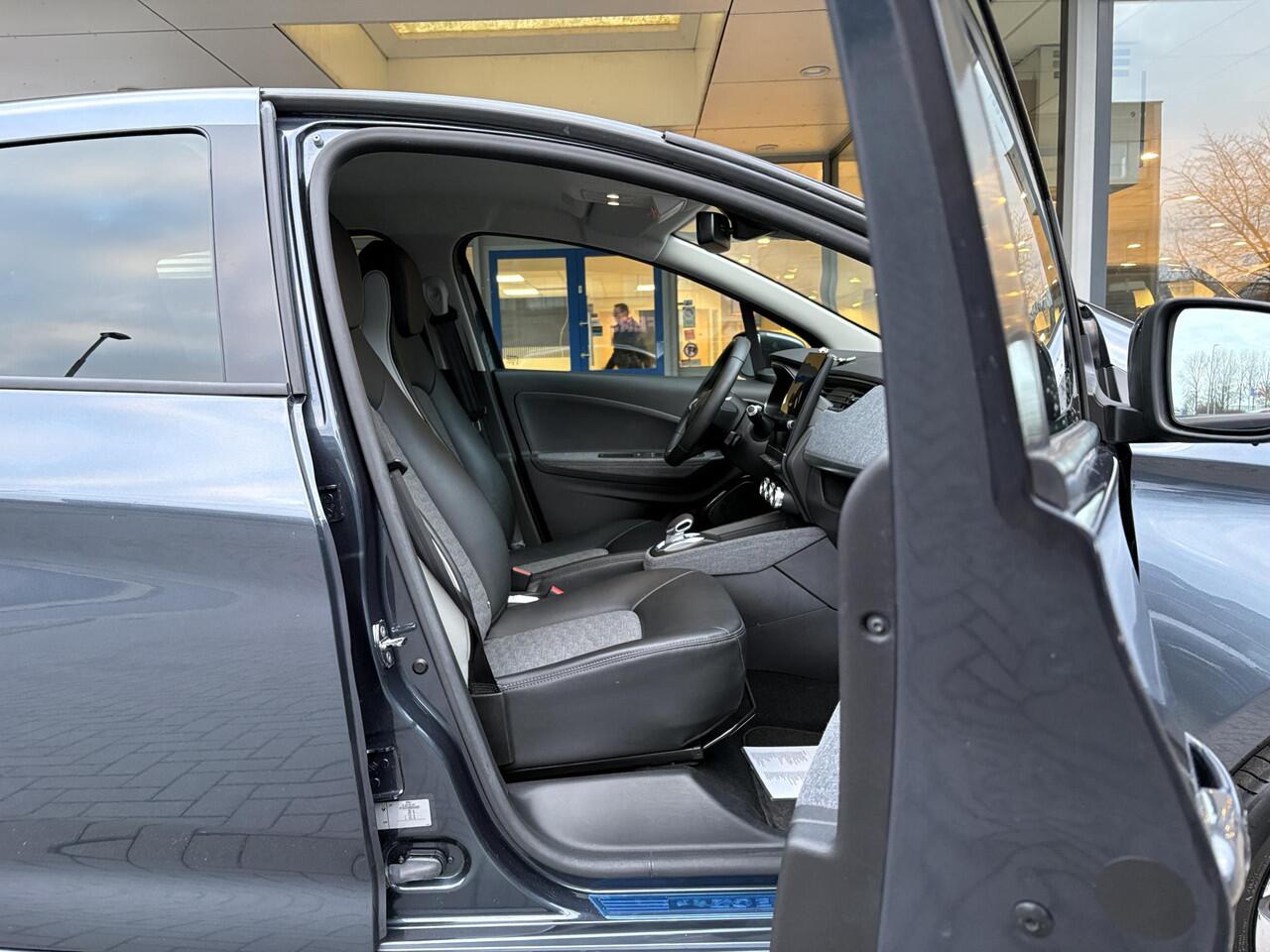 Renault ZOE R135 Intens 52 kWh | Accuhuur | DC Lader | Easy Link 9'' | Dodehoeksensoren | Climate Control | Cruise Control | Achteruitrijcamera | Navi |