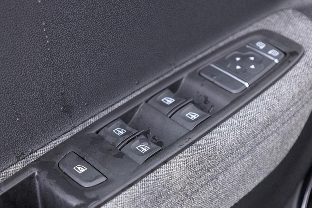 Renault ZOE R135 Zen 52 kWh *KOOPACCU* SOH 74%* NAVI | ECC | VELGEN