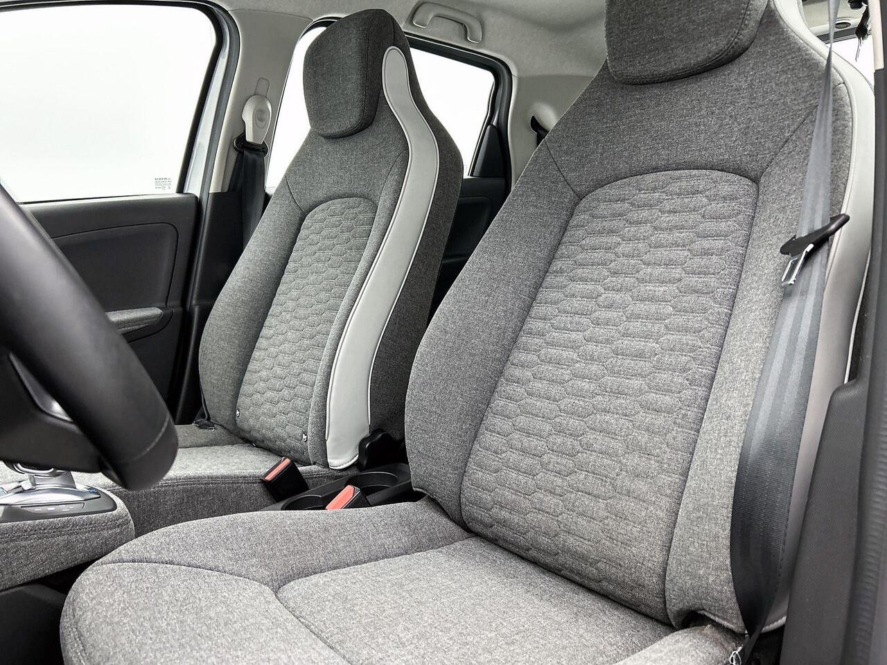 Renault ZOE R135 Intens 135Pk 52 kWh (ex Accu) Huuraccu vanaf ¤ 79,- p.m.| Navigatie | Warmtepomp | Achteruitrijcamera | Dodenhoekdetectie | Cruise & Climate Controle |