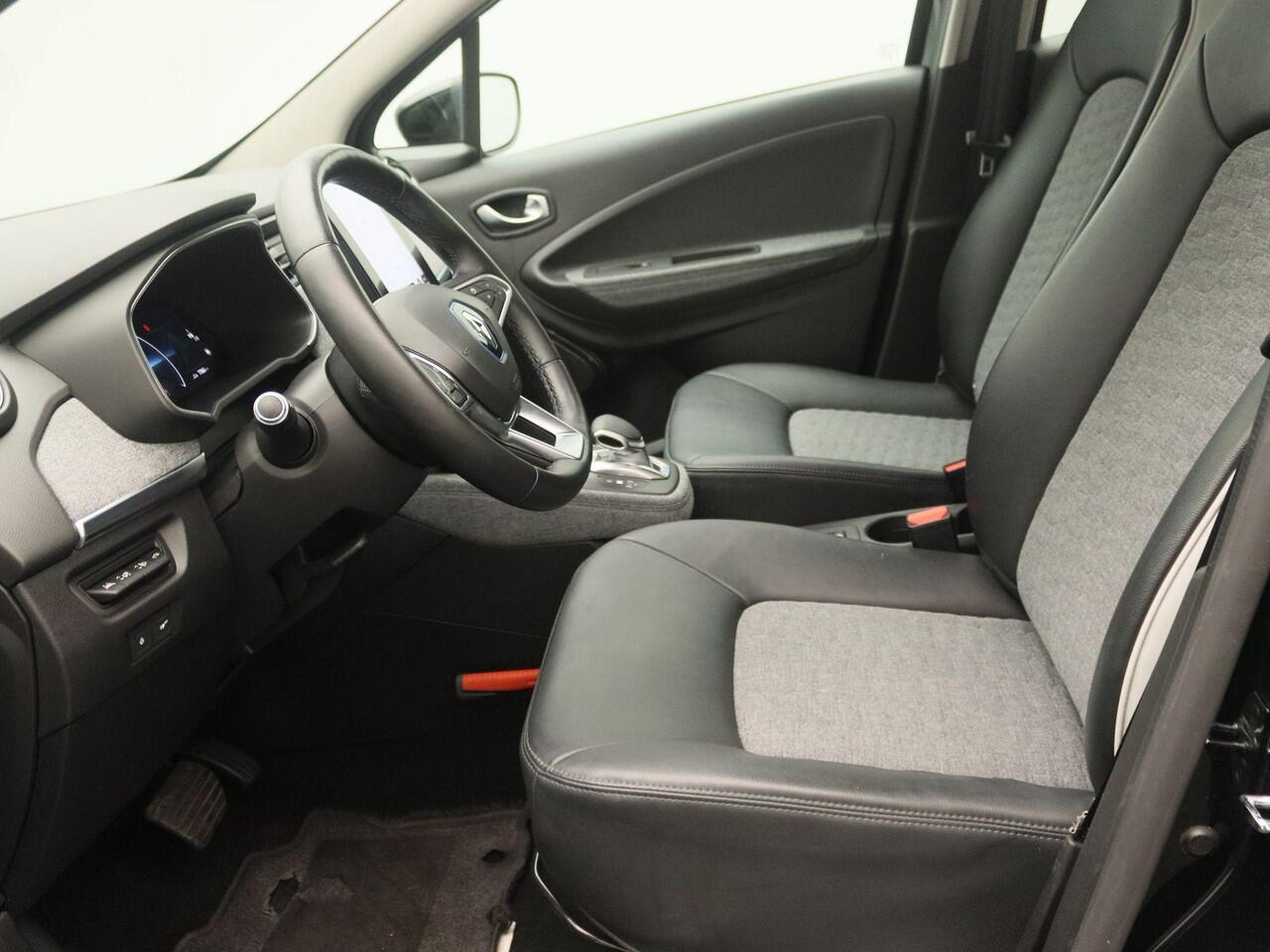 Renault ZOE R135 Intens 52 kWh Koopaccu inclusief | Easy Link Navigatie met Apple CarPlay & Android Auto | Parkeersensoren v+a met achteruitrijcamera | Pack Winter met stoel- en stuurverwarming