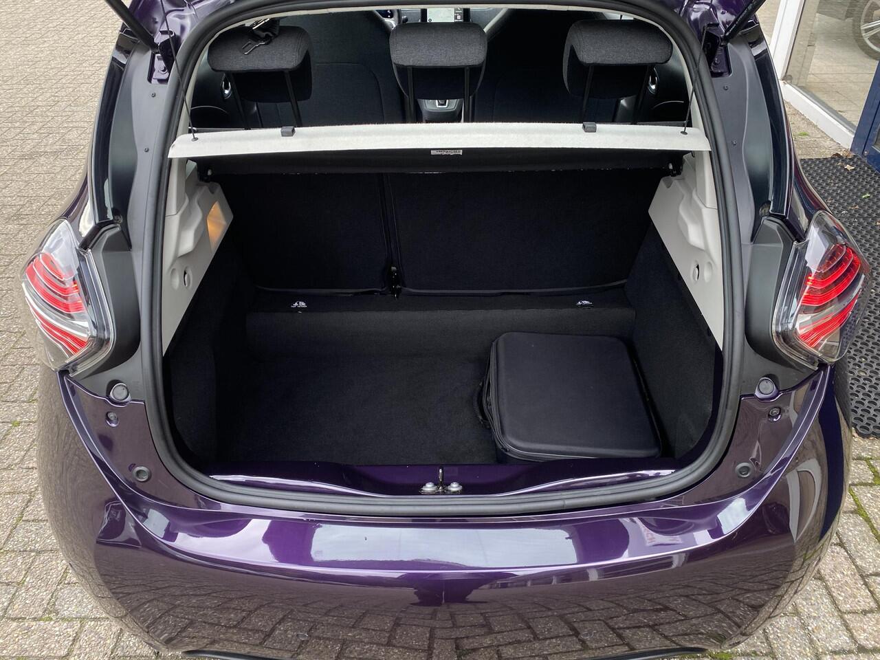 Renault ZOE R110 Life Carshare 52 kWh / 5-Deurs / Koop-Accu / 25.000 KM / Warmtepomp / 1e-Eigenaar / Cruise-Control / Climate-Control / Stoelverwarming / Stuurverwarming / Apple-Carplay & Android-Auto / Keyless / LED / DAB Radio-Bluetooth / Navi / PDC met Camera-Acht