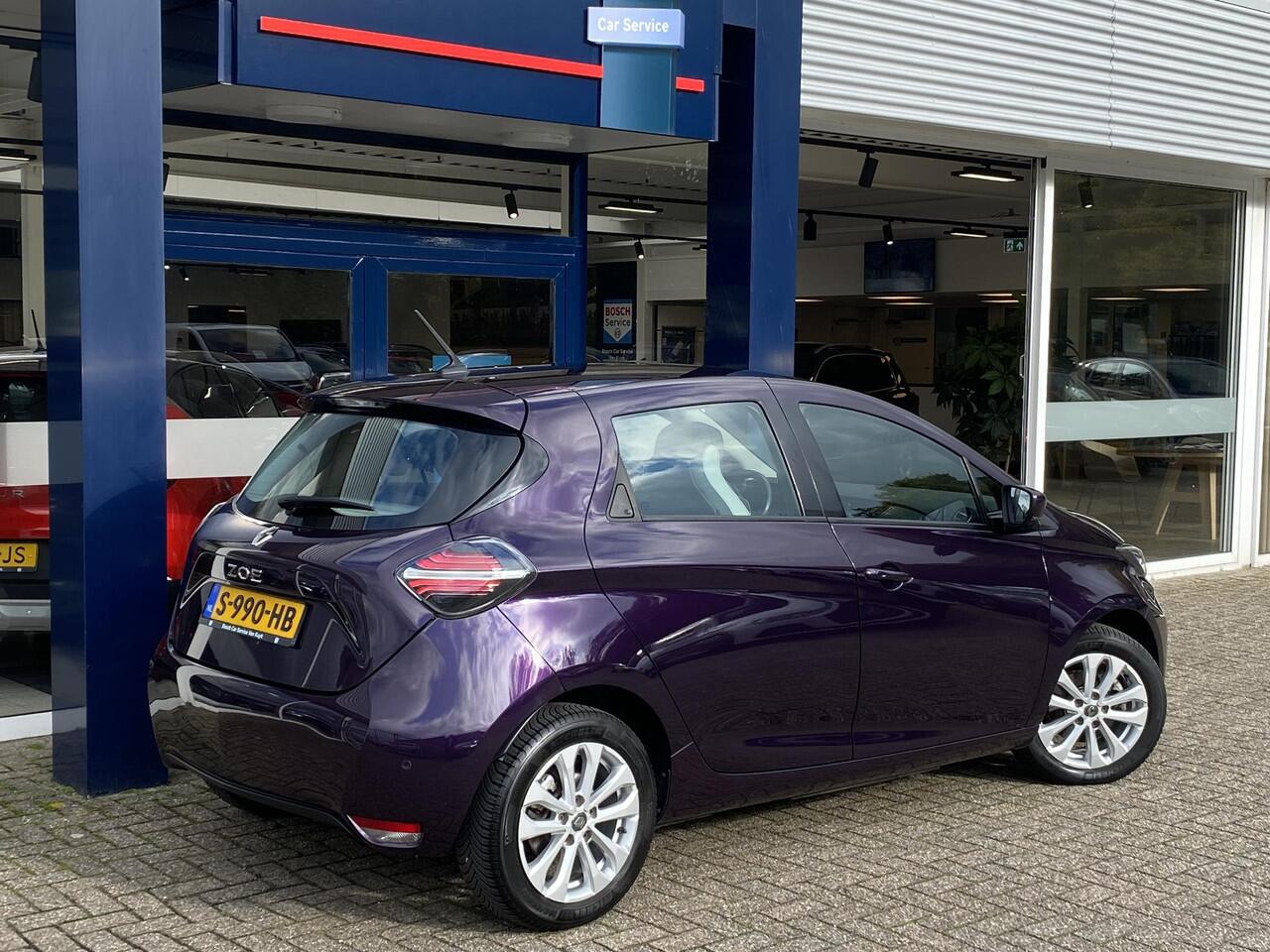 Renault ZOE R110 Life Carshare 52 kWh / 5-Deurs / Koop-Accu / 25.000 KM / Warmtepomp / 1e-Eigenaar / Cruise-Control / Climate-Control / Stoelverwarming / Stuurverwarming / Apple-Carplay & Android-Auto / Keyless / LED / DAB Radio-Bluetooth / Navi / PDC met Camera-Acht