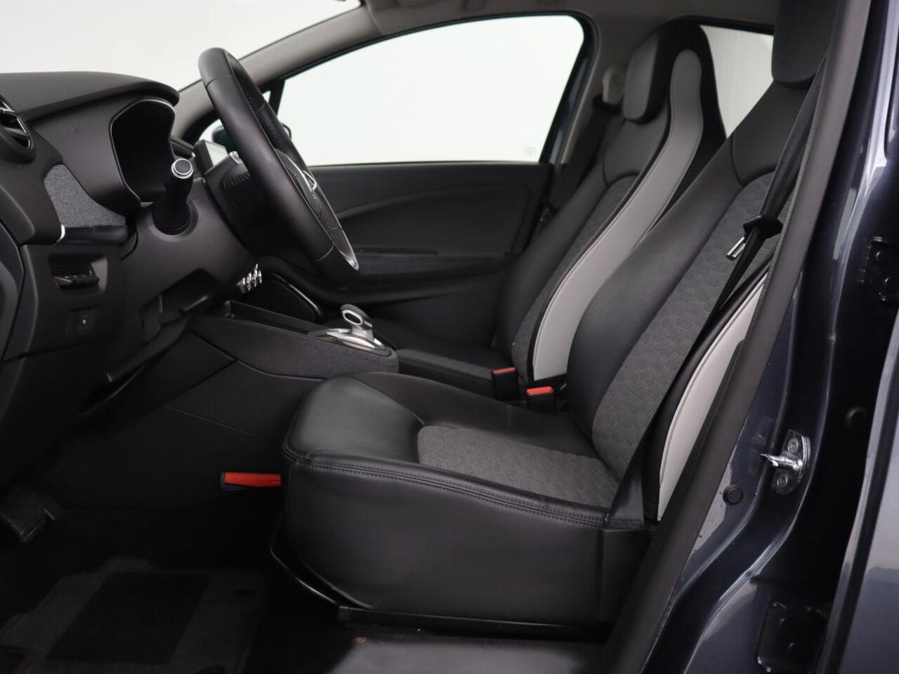 Renault ZOE R135 Intens 52 kWh | Warmtepomp | Carplay | Camera | Half leder | Keyless | Navigatie | Climate control | DAB | Cruise control