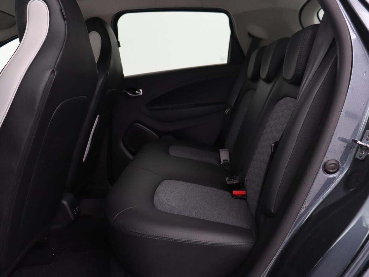 Renault ZOE R135 Intens 52 kWh | Warmtepomp | Carplay | Camera | Half leder | Keyless | Navigatie | Climate control | DAB | Cruise control