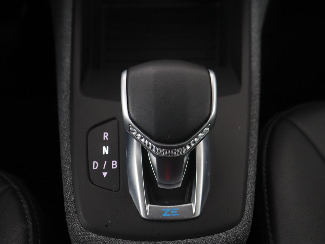 Renault ZOE R135 Intens 52 kWh | Warmtepomp | Carplay | Camera | Half leder | Keyless | Navigatie | Climate control | DAB | Cruise control