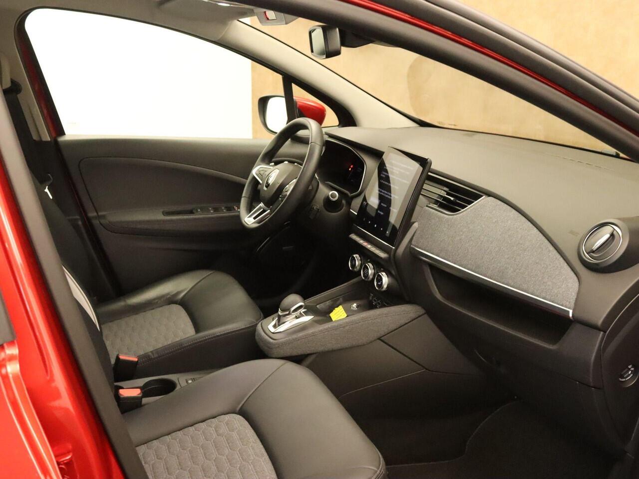 Renault ZOE R135 Intens 52 kWh SOH 90,6% !!!- KOOPACCU - DODEHOEKDETECTIE - ACHTERUITRIJCAMERA - PARKEERSENSOREN VOOR/ACHTER - AIRCO (AUTOMATISCH) - CRUISE CONTROL - APPLE CARPLAY/ANDROID AUTO - KEYLESS ENTRY/START