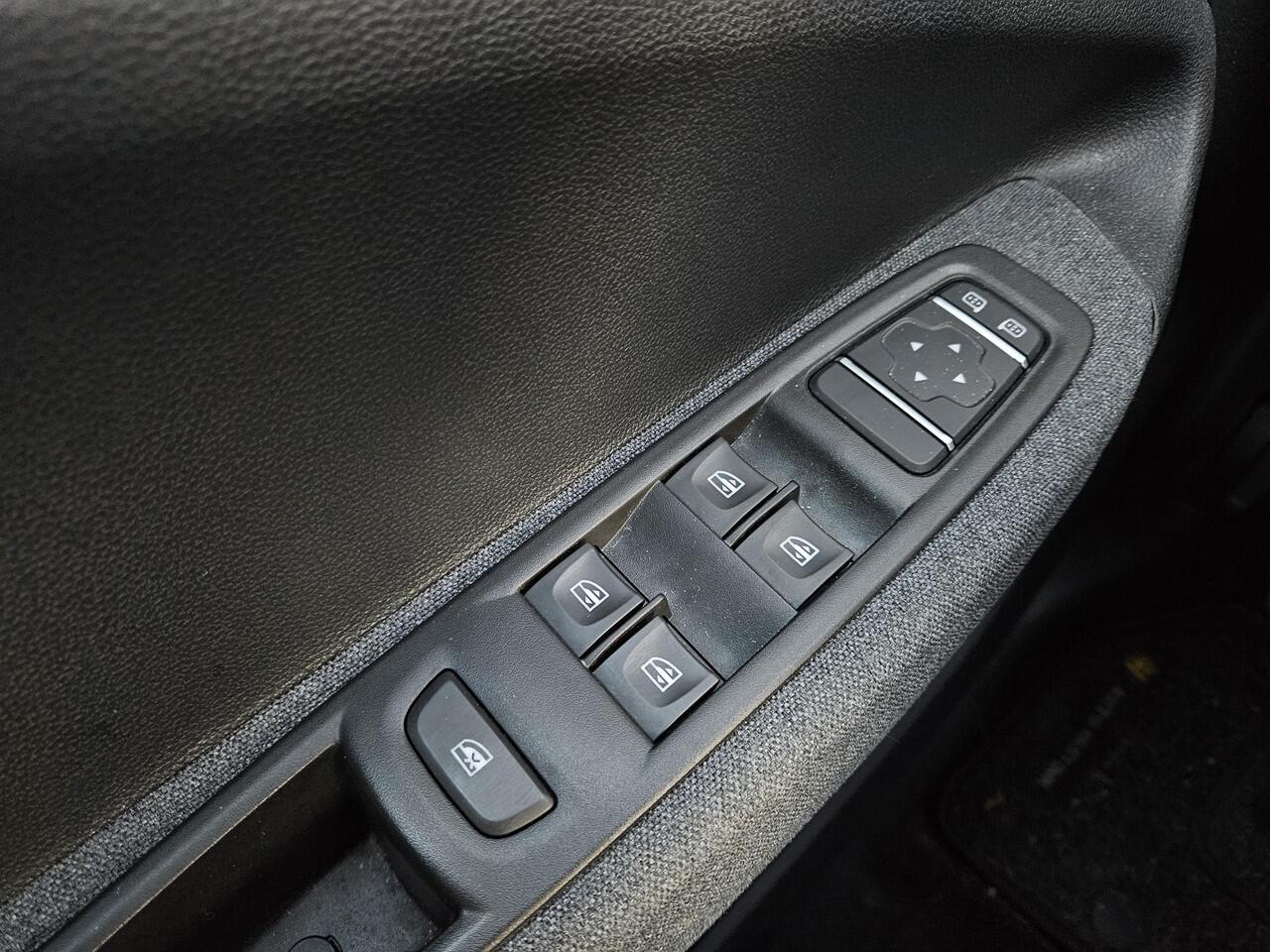 Renault ZOE R135 Intens 52 kWh , Koop accu | 3 fasen/snelladen | Winter Pack | Navigatie/Camera |