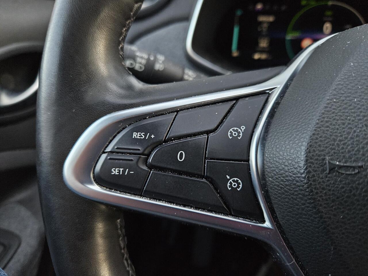 Renault ZOE R135 Intens 52 kWh , Koop accu | 3 fasen/snelladen | Winter Pack | Navigatie/Camera |