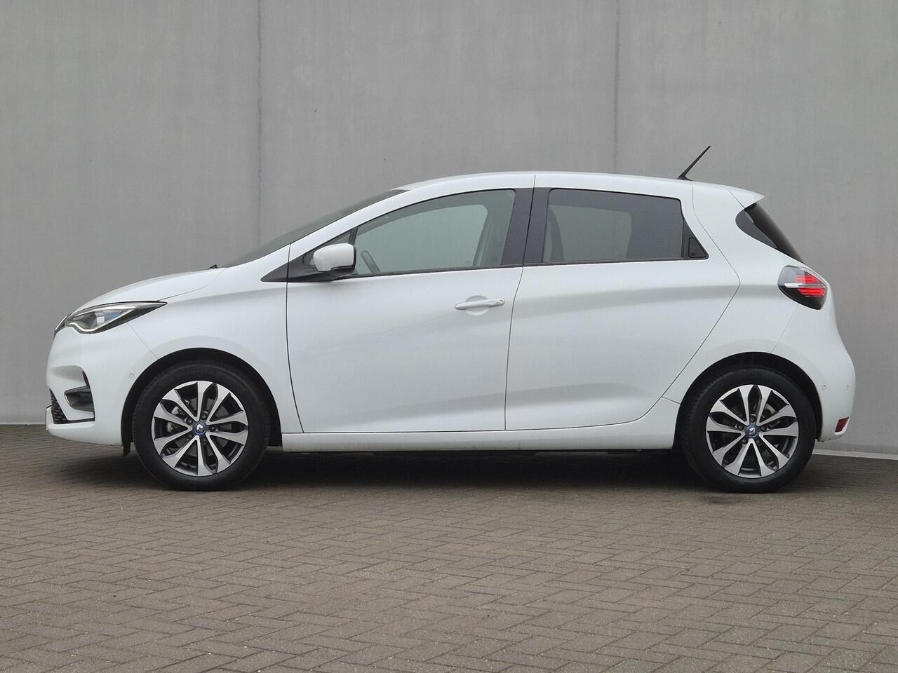 Renault ZOE R135 Intens 52 kWh Automaat / Dealer onderhouden / Koop Accu SoH 95,54 % / NL auto / Batterijgarantie 8jaar / CCS snelladen / Navigatie / Achteruitrijcamera / Stuur- en stoelverwarming / Dode hoek detectie / Apple Carplay Android / 16" LM wielen /