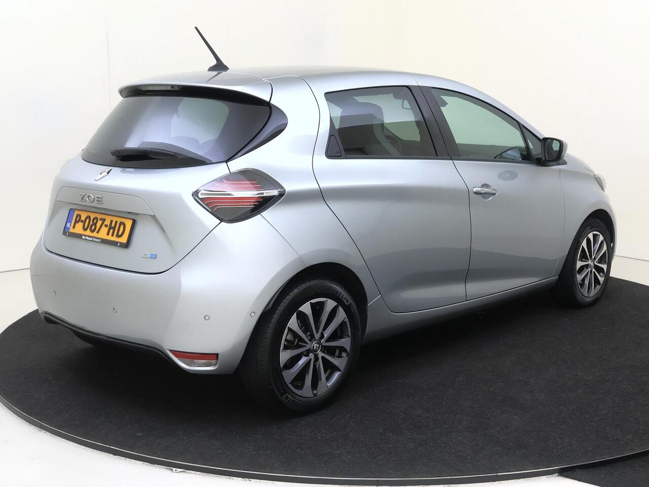 Renault ZOE R135 Intens 52 kWh Koopaccu | Automaat | SOH Waarde 88.5 % | Navigatie | Camera | Parkeersensoren | Climate Control | Cruise Control | Android Auto | Apple Carplay