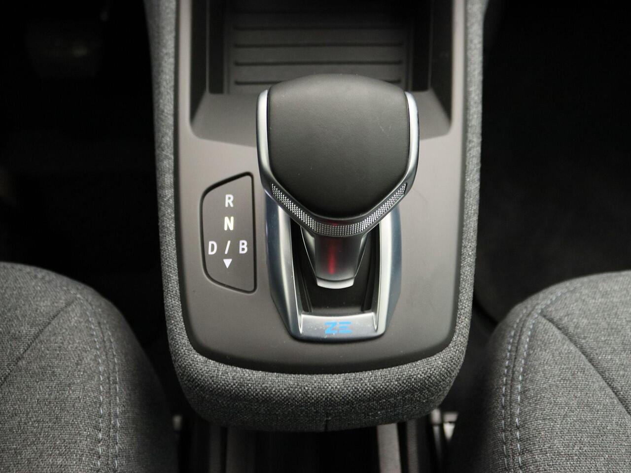 Renault ZOE R135 Limited 52 kWh Inclusief Koopaccu |Apple Carplay/Android Auto | cruise control | electronic climate control | LED koplampen | lichtmetalen velgen 16"| navigatiesysteem | rijstrooksensor met correctie | warmtepomp |