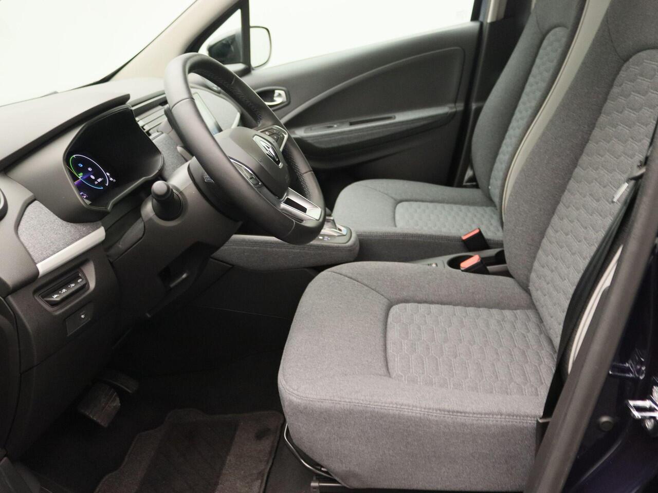 Renault ZOE R135 Limited 52 kWh Inclusief Koopaccu |Apple Carplay/Android Auto | cruise control | electronic climate control | LED koplampen | lichtmetalen velgen 16"| navigatiesysteem | rijstrooksensor met correctie | warmtepomp |